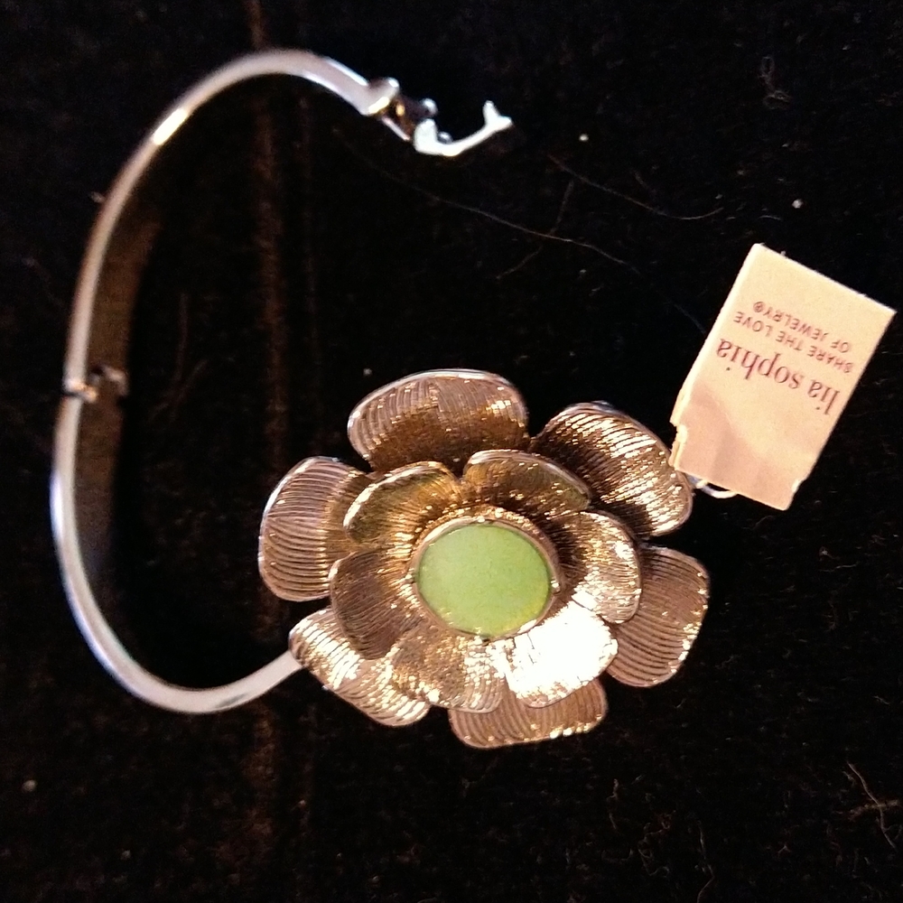 Lia Sophia bangle bracelet extra exchangeable clasps.